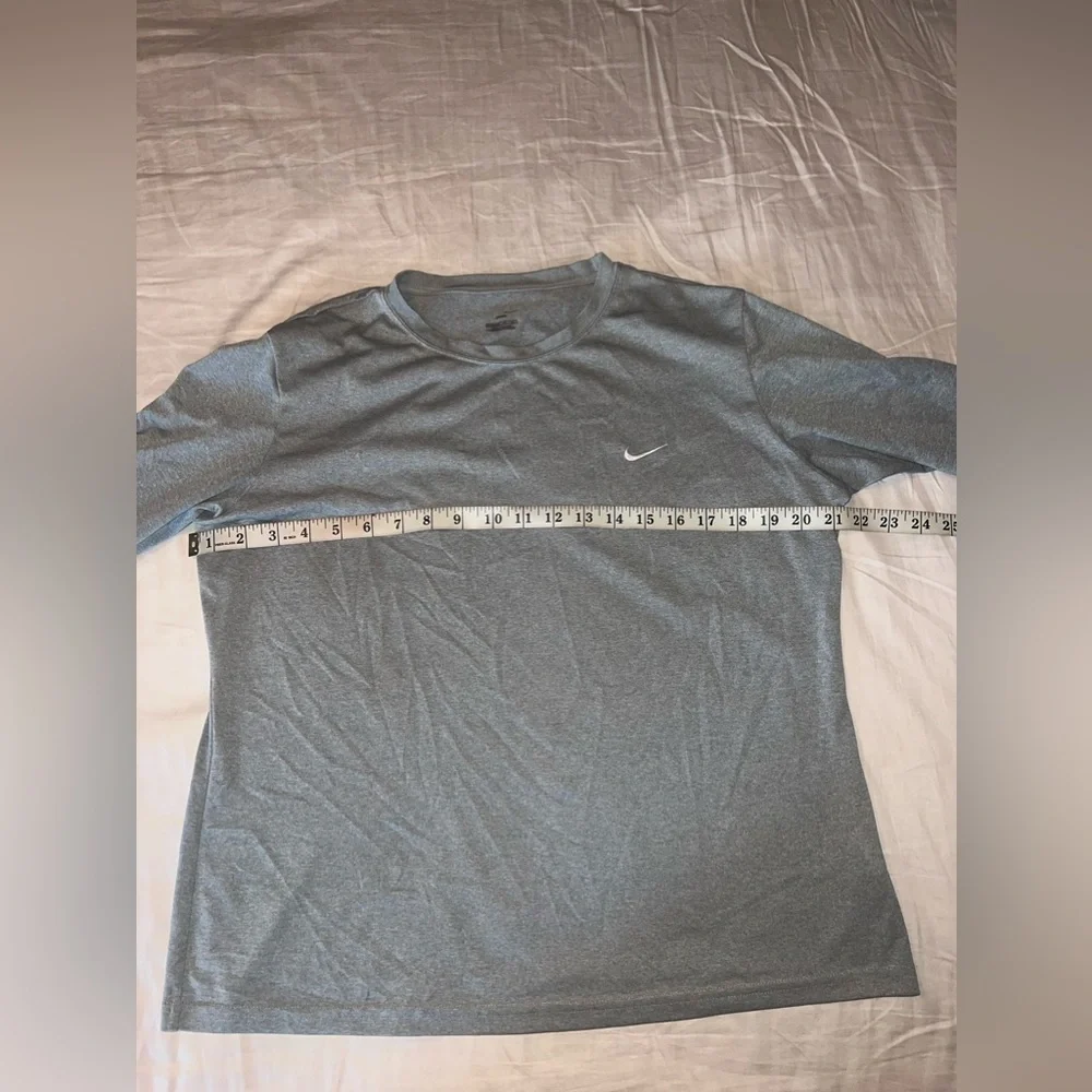 Nike Gray Long Sleeve Performance Top Size L